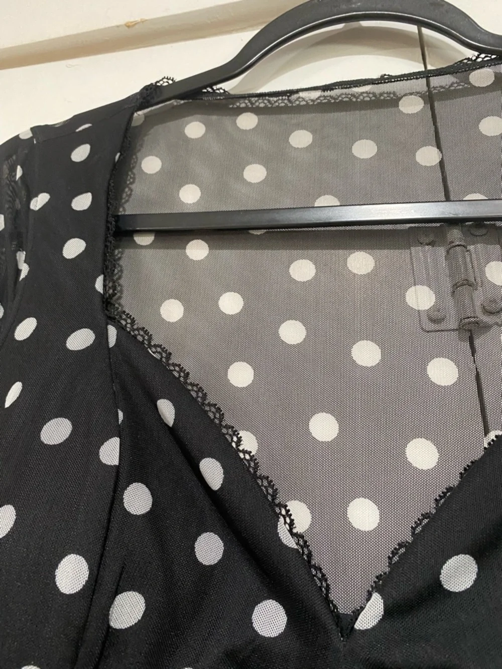 Abercrombie Fitch Blouse medium Bra Free Black Polka Dot Long-Sleeve V-Neck Top - Picture 5 of 13